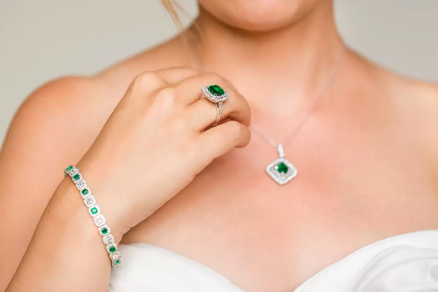 Women’s Guide to Choosing Perfect Crystal Jewelry - BNS Fashion